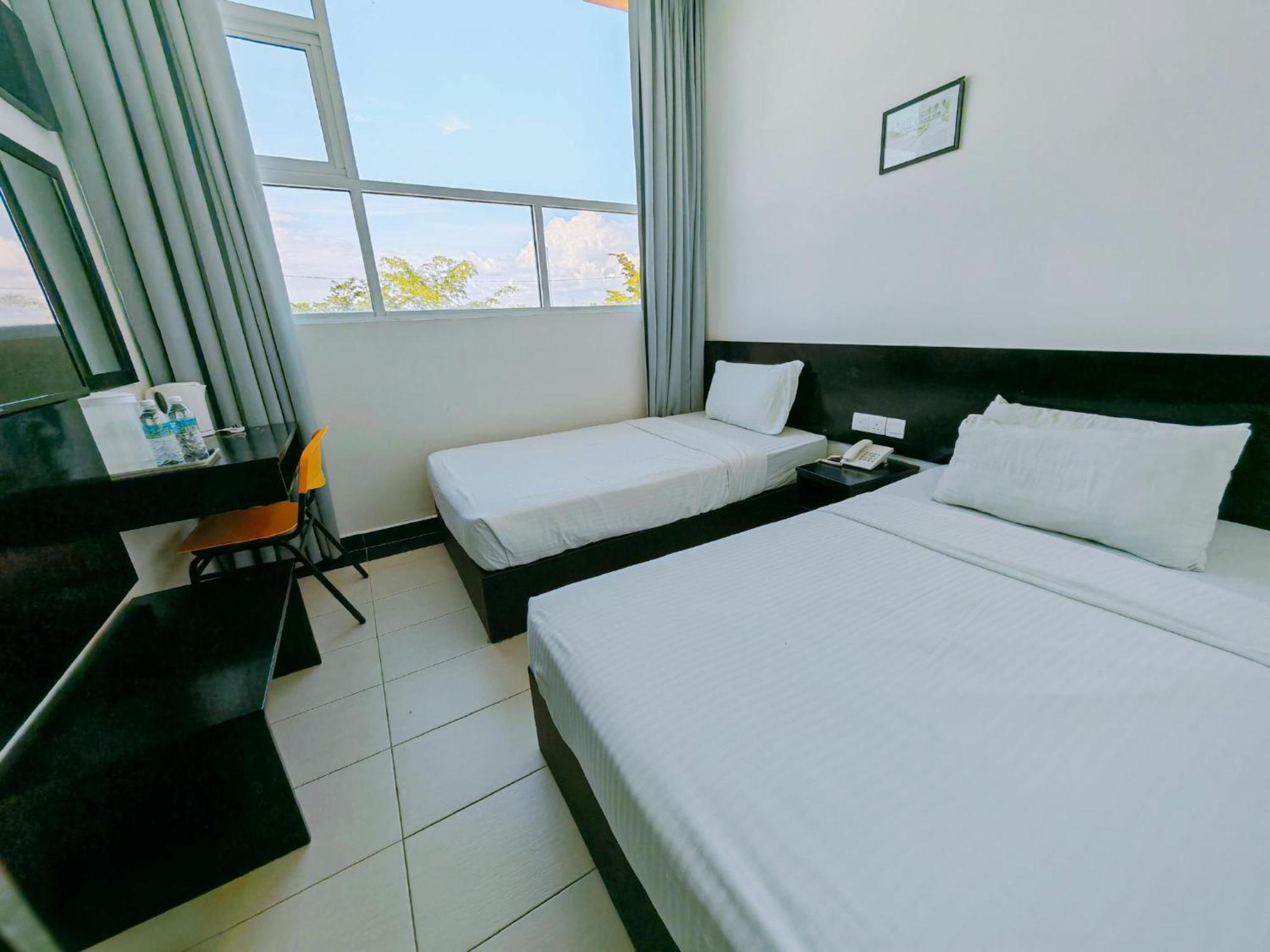 Citrine Hotel Seri Iskandar Exterior foto